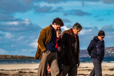 PORTNOO, COUNTY DONEGAL, IRELAND - 07 Mart 2023 Başrolde Pierce Brosnan, Gabriel Byrne, Helena Bonham Carter.