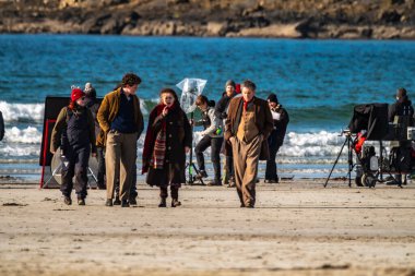 PORTNOO, COUNTY DONEGAL, IRELAND - 07 Mart 2023 Başrolde Pierce Brosnan, Gabriel Byrne, Helena Bonham Carter.