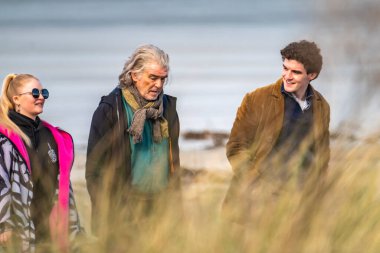 PORTNOO, COUNTY DONEGAL, IRELAND - 07 Mart 2023 Başrolde Pierce Brosnan, Gabriel Byrne, Helena Bonham Carter.