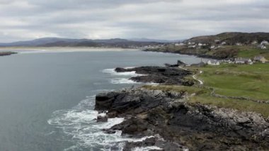 Portnoo tarafından İrlanda 'nın Donegal ilçesindeki sahil manzarası