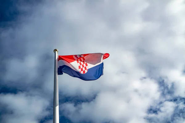Croatie Drapeau Sur Flagpole Agitant Vent — Photo