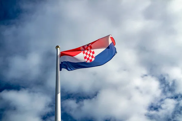 Croácia Bandeira Flagpole Acenando Vento — Fotografia de Stock