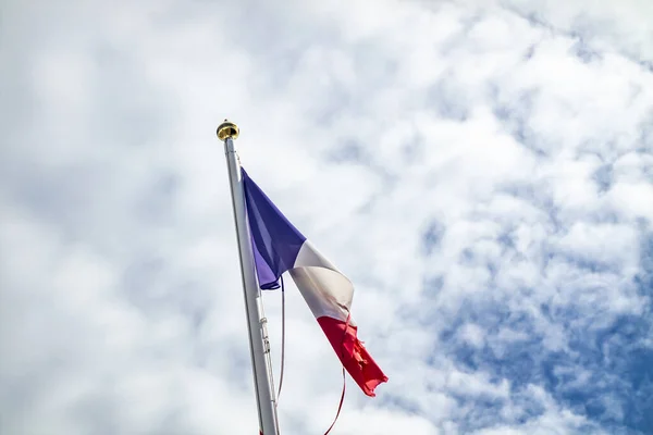 風になびくフランスの旗 — ストック写真