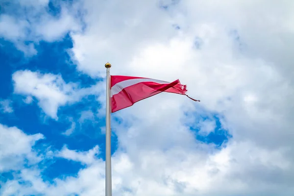 Флаг Австрии Размахивающий Ветру — стоковое фото