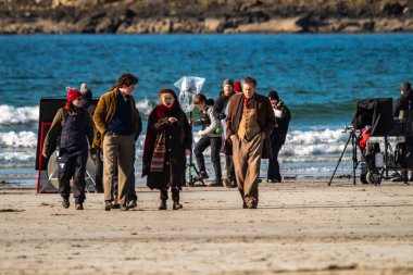 PORTNOO, COUNTY DONEGAL, IRELAND - 07 Mart 2023 Başrolde Pierce Brosnan, Gabriel Byrne, Helena Bonham Carter.