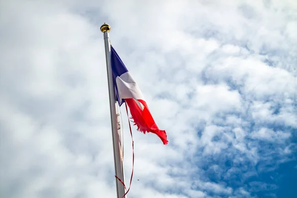 Frazzled Bandeira França Acenando Vento — Fotografia de Stock