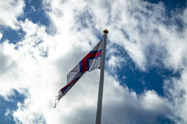 Флаг Фарерских Островов Развевается Ветру — стоковое фото