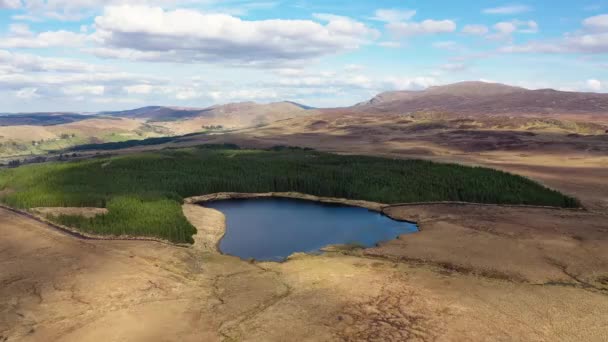 Luftaufnahme Des Lough Kip Neben Dem Lough Anna Der Trinkwasserversorgung — Stockvideo