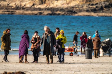 PORTNOO, COUNTY DONEGAL, IRELAND - 07 Mart 2023 Başrolde Pierce Brosnan, Gabriel Byrne, Helena Bonham Carter.