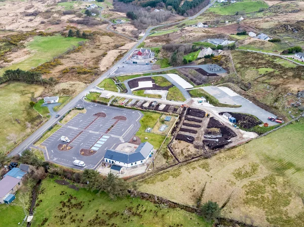 アイルランドのドニゴール州のTeelinビジターセンターとキャンプ場の空中写真 — ストック写真