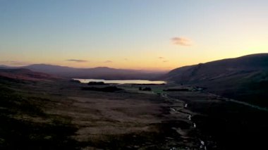 Gün batımında Lough Barra 'nın hava manzarası - Donegal İlçesi, İrlanda