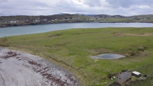 Vista Aérea Isla Inishkeel Por Portnoo Condado Donegal Irlanda — Vídeo de stock
