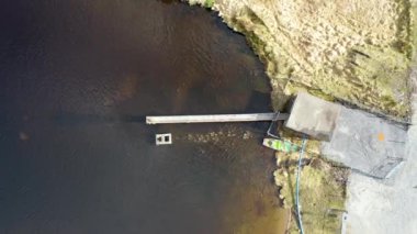 Lough Anna 'nın hava manzarası, Glenties ve Ardara için içme suyu kaynağı - County Donegal, İrlanda.