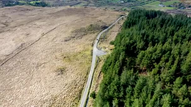 Quad Driving Hills Condado Donegal Irlanda — Vídeos de Stock