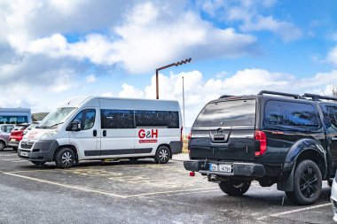 Başrollerinde Pierce Brosnan, Gabriel Byrne, Helena Bonham Carter, Fionn O Shea, Ann Skelly 'nin oynadığı 