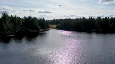 Lough Anna 'nın hava manzarası, Glenties ve Ardara için içme suyu kaynağı - County Donegal, İrlanda.
