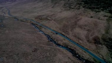 İrlanda Cumhuriyeti 'nin Donegal ilçesinde bulunan Gortahork' un Lough Lagha hava manzarası içme suyu ikmali için kullanılır..