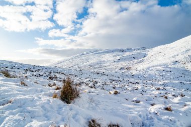 Glenveagh Ulusal Parkı karla kaplı, County Donegal - İrlanda.