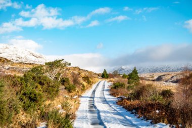 R254, Donegal ilçesindeki Doochary ve Glenveagh Ulusal Parkı 'nı birbirine bağlıyor..