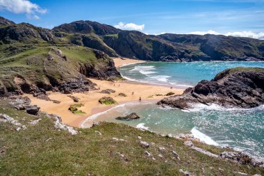 The Murder Hole plajı, resmi adı Boyeeghether Bay County Donegal, İrlanda.