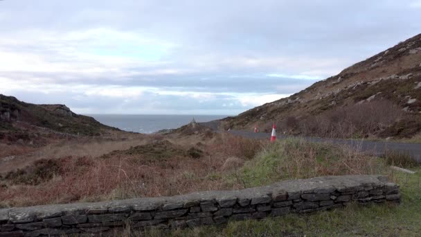 Donegal Ireland县Dungloe以南Meenacross和Crohy Head之间的沿海单线公路 — 图库视频影像