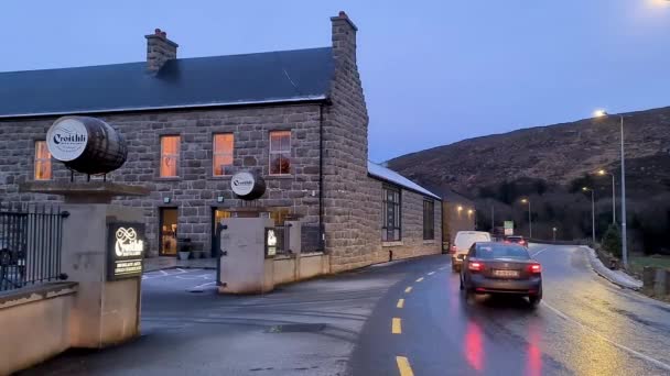 Crolly County Donegal Ιρλανδια Ιανουαριου 2023 Αποστακτήριο Crolly Παράγει Ιρλανδικό — Αρχείο Βίντεο