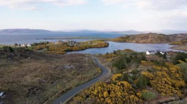 Portnoo 'nun İrlanda' nın Donegal ilçesindeki Pound Lough hava manzarası.