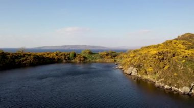 Donegal, İrlanda 'da Portnoo' daki Pound Lough 'un hava görüntüsü.
