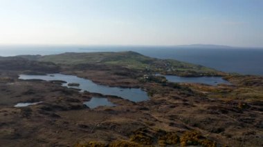 Donegal, İrlanda 'da Portnoo' daki Pound Lough 'un hava görüntüsü.