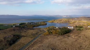 Donegal, İrlanda 'da Portnoo' daki Pound Lough 'un hava görüntüsü.