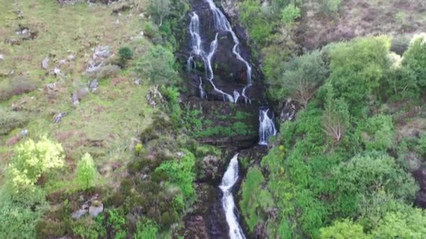 Antenne Von Assaranca Wasserfall County Donegal Irland — Stockvideo