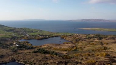 Donegal, İrlanda 'da Portnoo' daki Pound Lough 'un hava görüntüsü.