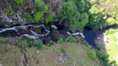 Donegal İlçesi Assaranca Şelalesi Havası - İrlanda.