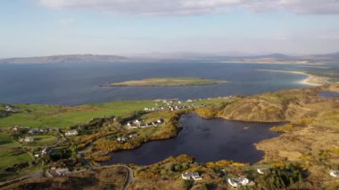 Donegal, İrlanda 'da Portnoo' daki Pound Lough 'un hava görüntüsü.