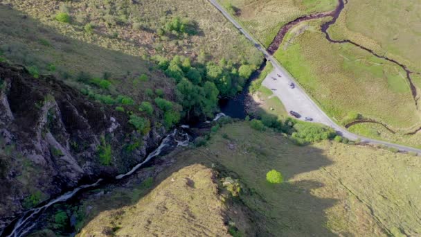 Κεραία Του Καταρράκτη Ασσαράνκα Στην Κομητεία Ντόνεγκαλ Ιρλανδία — Αρχείο Βίντεο