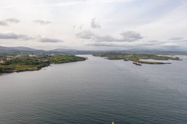 Donegal, İrlanda 'da Killybegs' e doğru uçuyor..