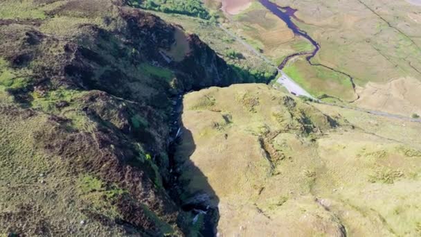 Aérea Assaranca Waterfall Condado Donegal Irlanda — Vídeos de Stock