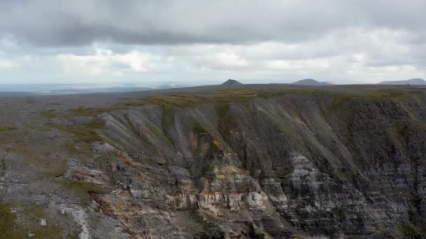 Escarpada Rocosa Cima Plana Montaña Muckish Donegal República Irlanda — Vídeo de stock
