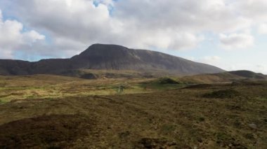 Donegal, İrlanda 'daki Muckish Dağı' nın havadan görünüşü.