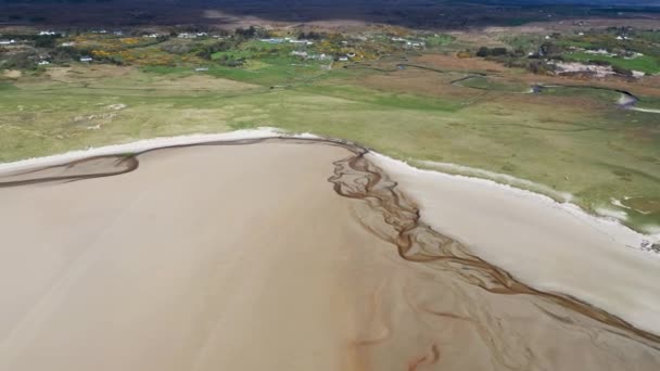 位于爱尔兰多纳加尔Ardara和Portnoo之间的Sheskinmore湾的令人惊奇的沙丘 — 图库视频影像