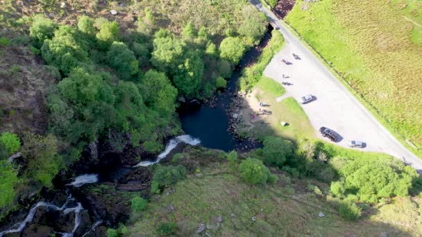 Aérea Assaranca Waterfall Condado Donegal Irlanda — Vídeo de stock