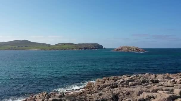 Vista Aérea Del Acantilado Owey Island Condado Donegal Irlanda — Vídeo de stock