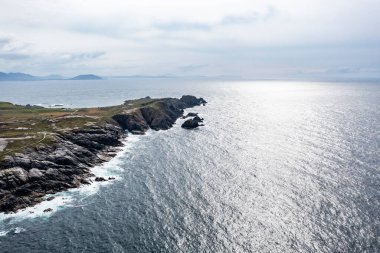İrlanda 'daki Malin Head kıyı şeridinin havadan görüntüsü