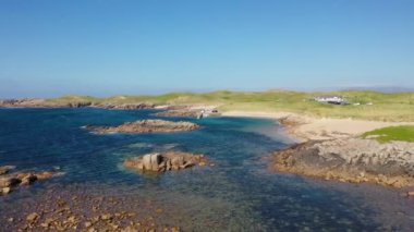Cruit Adası, Tobernoran, Bay, County Donegal, İrlanda 'daki kuzey batı rıhtımının havadan görüntüsü..