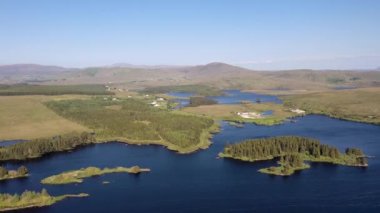 Dungloe 'dan Dunlow Lough Aereal, County Donegal, İrlanda.