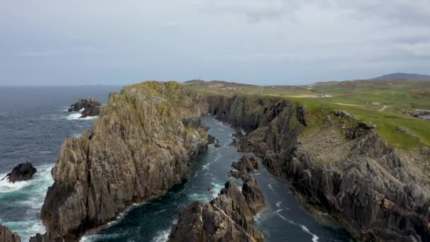 爱尔兰马林海德海岸线的空中景观 — 图库视频影像