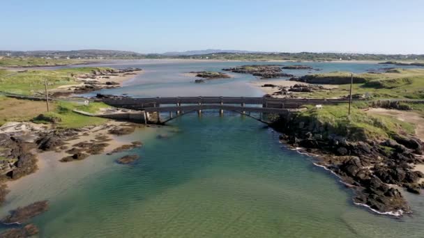 Αεροφωτογραφία Της Γέφυρας Στον Ατλαντικό Προς Cruit Island County Donegal — Αρχείο Βίντεο