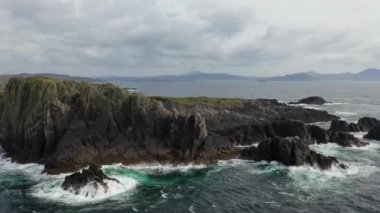 İrlanda 'daki Malin Head kıyı şeridinin havadan görüntüsü