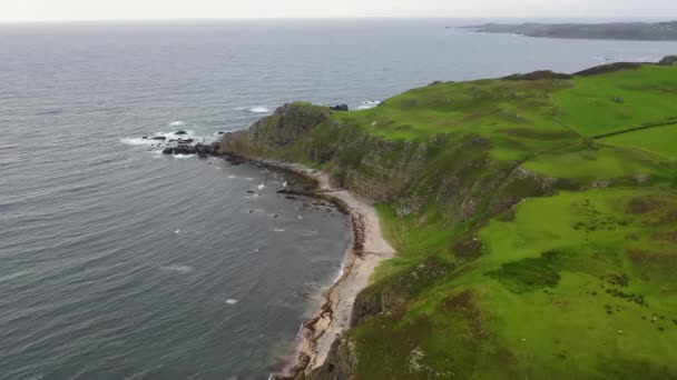 Luftaufnahme Des Dunargus Head Der Nähe Des Five Fingers Strandes — Stockvideo
