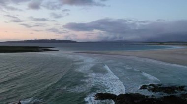 Donegal İlçesi Portnoo 'da günbatımı - İrlanda.